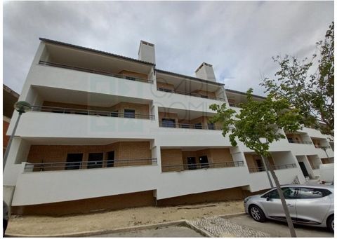 ** TO DEBUT! ** Duplex Apartment T3, corresponds to the 1st Left, in the final phase of construction with useful area of 138m2, located in the Urbanization Quinta dos Anjos, in Castanheira do Ribatejo, municipality of Vila Franca de Xira. The apartme...