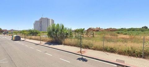 Unique investment opportunity in Canet D'En Berenguer! Impressive urban plot for sale in one of the areas with the greatest future projection in the region. With an area of 2,371 m2, this land offers an incredible opportunity to develop a dream resid...