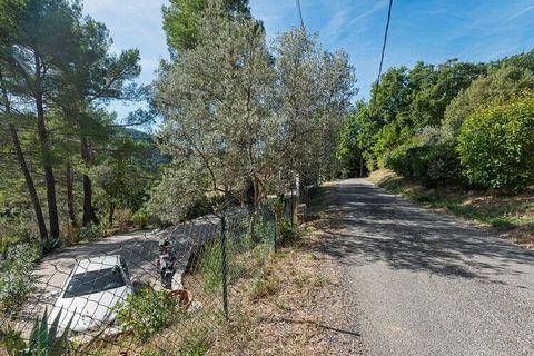 This is a villa in Bargemon, Provence with a beautiful view of the luscious green hills. It includes a private swimming pool, 4 bedrooms, garden, and terrace, making it ideal for large families and groups. The surroundings of Bargemon are beautiful. ...