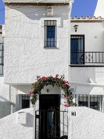 This lovely town house is located in a quite residential street above the Burriana Beach area of Nerja. With its prime location, this property offers the perfect combination of tranquility and convenience. The town house features 2 spacious bedrooms,...