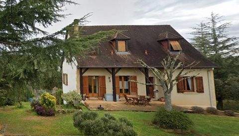 Lovely house, on the top of a hill, overlooking the valley, approx. 10 mins to Sarlat, 1.5 mins to local shops, and on the borders of the Dordogne river. Privacy, with nice views by the pool, surrounded by woodland, a quite road with neighbours but n...