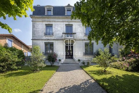 Charming and versatile property with income potential in the heart of the village of Montendre, between Royan and Bordeaux set in over an acre of land. This spacious and peaceful property comes with living space of 420m2 and sits in over 4,800 m2 of ...