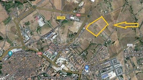 Parcel of rural land, which is located mostly within the urban perimeter and which, according to the PU Évora, is in an expanding housing area. The expansion housing area is for mixed use, the gross use index is 0.45 to 0.50 and the number of dominan...