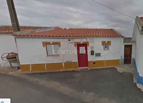 Located in a typical village of our beautiful Alentejo, next to the famous Nacional 2, this ready-to-live-in house offers a breathtaking view of the immensity of the Alentejo countryside. Consisting of 2 bedrooms and 2 bathrooms, it provides all the ...