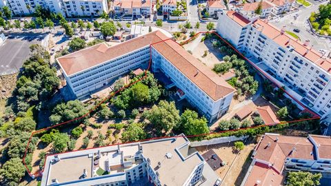Building with a normal architecture, typical of the 60s, very well built and showing great rigidity, inserted in a plot of land of 8160m2, with an implantation area of 1219m2 in a total construction area of 3860m2 divided over 5 floors. The entrance ...