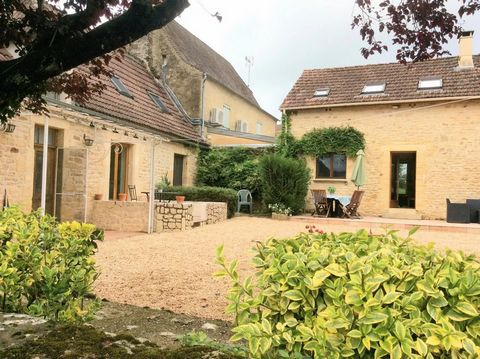 EXCLUSIVE TO BEAUX VILLAGES! Arranged around a small gravel courtyard and pool, these two stone buildings have bags of charm and potential. The largest house has a kitchen, dining room, living room and bathroom on the ground floor, and 3 bedrooms and...