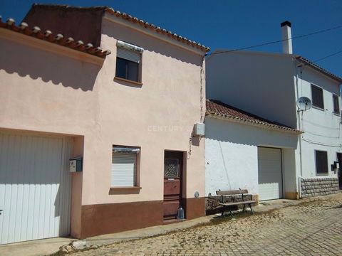 House located in a small village, located 13 km from the city of Castelo Branco and 13 minutes away, good access to the A23. Quite calm and very pleasant village, good for those who enjoy the peace of life in the countryside, ideal for making a veget...