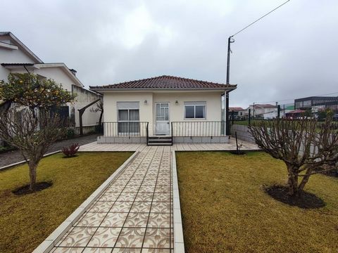PROPERTY IN THE PROCESS OF LEGALIZATION - UNAVAILABLE FOR VISITS Single storey 3 bedroom villa with 140 m2 and 30m2 garage, set in a plot of land with 650m2. This villa is spread over 3 bedrooms, one of which is a suite, kitchen, 2 living rooms, 2 ba...