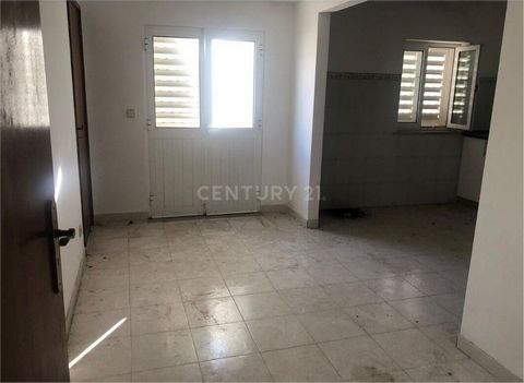 This property is located in the neighborhood of São Sebastião, in the historic city of Alcongosta, located less than 10 minutes from the city center of Fundão. Known as the Land of the Cherry, due to the extensive cherry orchards located there, givin...