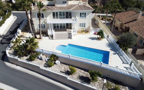 Second hand villa in La Nucia, Costa Blanca, Spain The property has 360º panoramic views of the skyline of Benidorm, the sea, the bay of Albir and the Peñon de Ifach, for sale in La Nucia. It has a constructed area of 632m2 and a plot of 985m2. It ha...