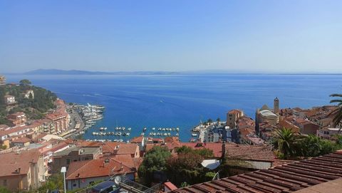 Porto Santo Stefano, Panoramic area Inside a small building, interesting apartment for sale with amazing sea view. The property consists of a living room with dining area and living room from where you can observe the wonderful view towards the coast...