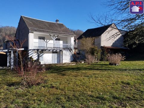 Falling for something !! For sale - Beautiful house of 75 m² of living space, completely renovated, accompanied by its pretty barn of 40 m², located in a hamlet in the commune of Massat. This property is built on a plot of approximately 4000 m² in on...