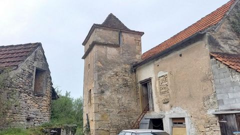 46260 LIMOGNE, stone house with dovecote to restore of almost 115sqm, 6 rooms, 3 bedrooms possible on a plot of around 550sqm. Work to be planned (minimum envelope EUR100/150,000). Stone house with original features: fireplace, scullery, 2 sinks. Det...