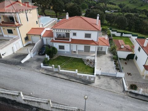 Step into a world of unparalleled elegance and comfort with this exquisite 3+3 bedroom detached villa, nestled amidst the tranquil surroundings of Caldas da Rainha, close to the charm of A-dos-Francos on Portugal's stunning Silver Coast. This archite...