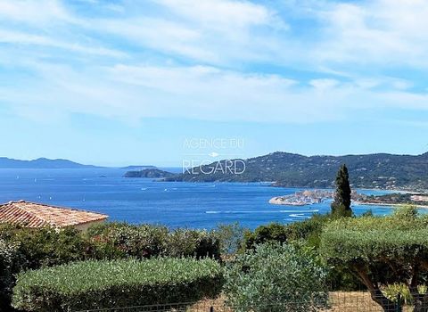 Property with seaview in le Lavandou.... Le Lavandou, 15 minutes walk from the beaches and shops, this 827sqm south-facing property offers a beautiful view of the sea and the Golden Islands. An exotic, landscaped and perfectly maintained flat garden ...