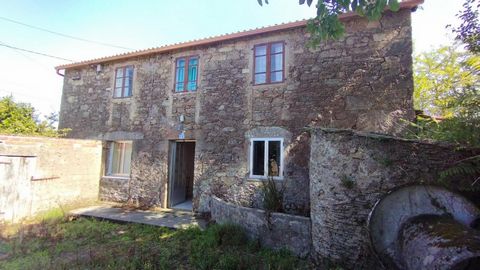 Discover this charming stone house to renovate in Montemaior, Laracha! This spacious property has 140 m2 and stands out for its authentic charm and potential to become an exceptional home. The wooden floors add warmth and character to the spaces, whi...