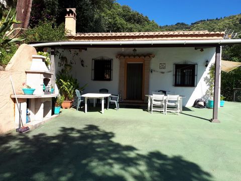 If you want to enjoy nature, with magnificent views and only 5 minutes from the centre of Jubriques, here we present this unbeatable 3 bedrooms property and a 10.000sqm plot. It has very easy access and is just 35 minutes from the centre of Estepona ...