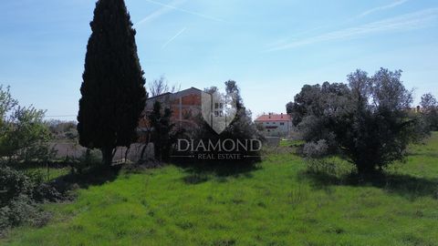 Location: Istarska županija, Marčana, Kavran. ID CODE: 2006-227 DIAMOND REAL ESTATE D.O.O. Mob: +38552210824 Tel: +38552210824 E-mail: office@diamond-realestate.hr www.diamond-realestate.hr