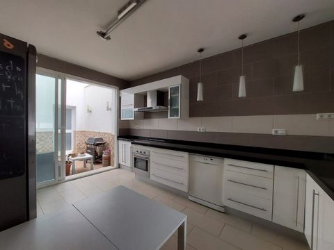 FANTASTIC VILLAGE HOUSE OF RECENT CONSTRUCTION, WITH GOOD QUALITIES SITUATED IN THE CENTER OF ALHAURIN EL GRANDE, CONSISTS OF 3 FLOORS, ON THE GROUND FLOOR, ENTRANCE, FITTED KITCHEN, LIVING ROOM, BATHROOM, ONE BEDROOM, LAUNDRY ROOM AND PATIO. ON THE ...