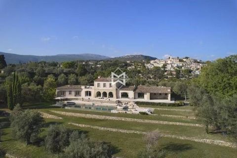 This sumptuous and unique property designed by the famous architect Richard Sansoe is located few minutes away from the charming village of Chateauneuf de Grasse. This exceptional residence combines refinement, comfort and security on more than 9,000...