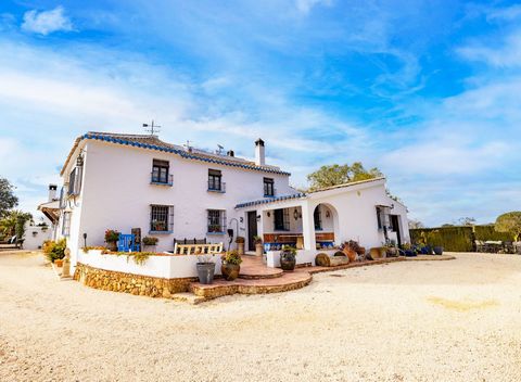 Discover the epitome of Country living with this exceptional estate nestled between Malaga and Archidona. An enchanting estate that harmoniously blends the allure of an Andalucian Hacienda. The impressive property of about 300M2 on about 40.000M2 of ...