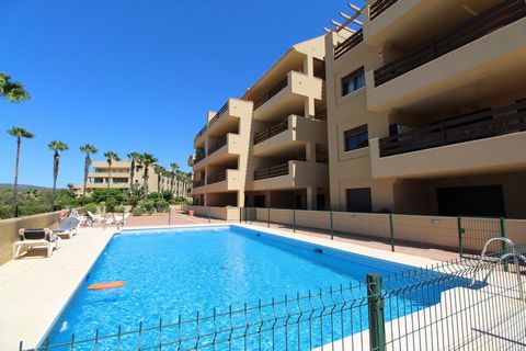 Spacious ground floor 2-bedroom apartment in the Sotogrande marina. This property in Ribera del Paraíso offers an unparalleled living experience in the heart of La Marina de Sotogrande. This spacious ground floor has 2 bedrooms and 2 bathrooms, ideal...