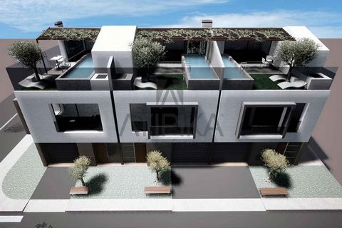 Newly built house for sale with a constructed area of 240m2, which includes a solarium terrace and a private rooftop pool, as well as a parking space. The property is located in the Finestrelles neighborhood, in Esplugues de Llobregat. The distributi...