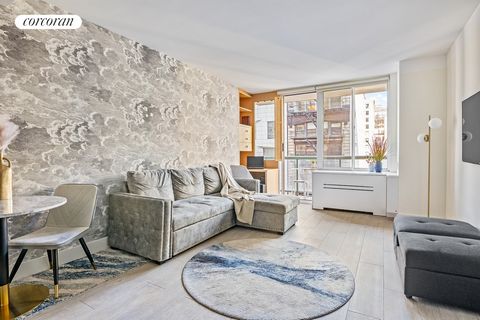 Discover apartment #6E at 22 West 15th Street at Grosvenor House, an iconic DOWNTOWN Condominium in the heart of NYC's dynamic FLATIRON neighborhood. With Fifth Avenue just moments away, this large NORTH-FACING one-bedroom with direct EMPIRE STATE BU...