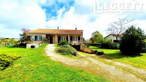 A28172SR16 - Welcome to your future home, ideally located just a 2-minute walk from the charming historic village center of Verteuil-sur-Charente, with its famous castle. This spacious house offers all the comfort and space you need, ready to welcome...