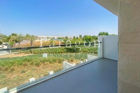 Paragon Properties welcomes you to a pristine haven in the heart of Damac Hills – a brand new, contemporary 4-bedroom townhouse poised for completion within the next month. This stunning residence offers the epitome of modern living, meticulously cra...