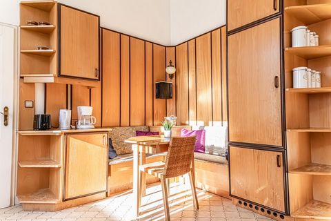 A beautiful apartment in a historic Viennese period building from the Biedermeier era, protected as a monument in the heart of Vienna. It is located in a publicly very well-connected yet quiet neighborhood on Wiedner Hauptstraße. We offer FREE OF CHA...