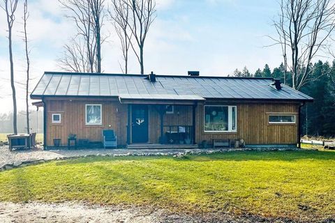 Live on a horse farm in beautiful Hällebäck! Experience genuine western charm and beautiful nature at this unique ranch in Hällebäck! Here you live in an architect-designed, tastefully decorated house with a modern touch. The material choices are dow...