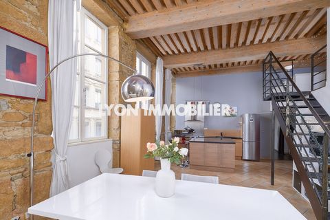 Exclusively at Lyon Immobilier, beautiful canut type apartment of 67 m2 of living space, 53 m2 carrez - Very bright with a view of the esplanade gros caillou. Very high ceilings - 5 large windows.   It consists of a large living room with integrated ...