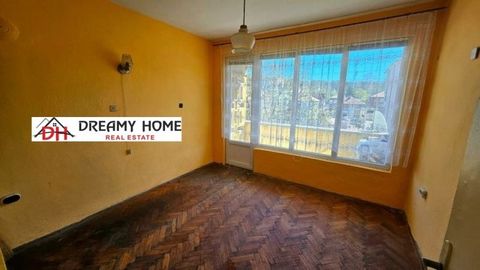 Property number 1647 Two-bedroom apartment for sale in the center of the town of Plovdiv. Kardzhali. It consists of a corridor, a living room, a kitchen, a kitchenette, a bedroom, a bathroom with a toilet and two terraces. The property has an attic a...
