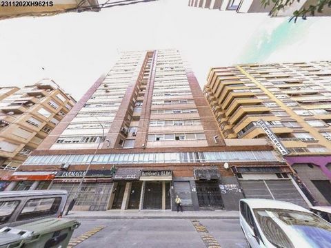 Transformez vos rêves en réalité avec cette opportunité exclusive ! Nous avons le plaisir de vous présenter un appartement spacieux dans un immeuble résidentiel avec ascenseur dans la charmante ville d'Elda, province d'Alicante. Avec 93m² d'espace pa...