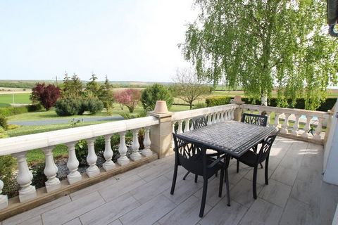 Dpt Charente Maritime (17), à vendre proche de SAINT JEAN D'ANGELY maison P6 de 194 m² - Terrain de 4 000,00 m²