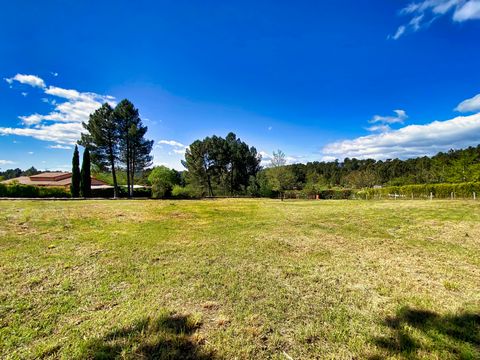 Rare. Located in the town of Mercuer. Residential sector. Superb plot of building land. Total surface area: approximately 2166 m2. Swimming poolable. Water, Electricity, Telecom: Fiber internet, near the plot. 2 minutes from the forest, walks, nature...