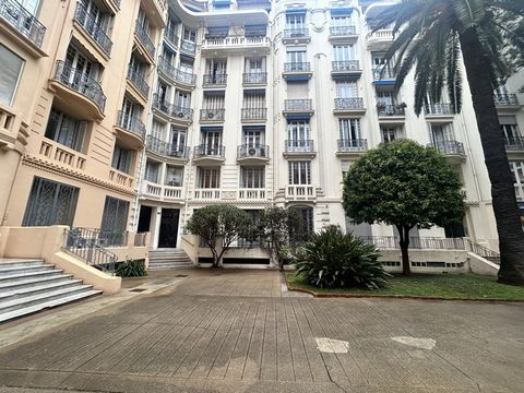 Occupied Life Annuity Opportunity We present this magnificent 4-room apartment located on the ground floor of an Art Deco building. It consists of 3 bedrooms, bathrooms, m with toilet, balcony overlooking a courtyard, equipped kitchen, scullery with ...