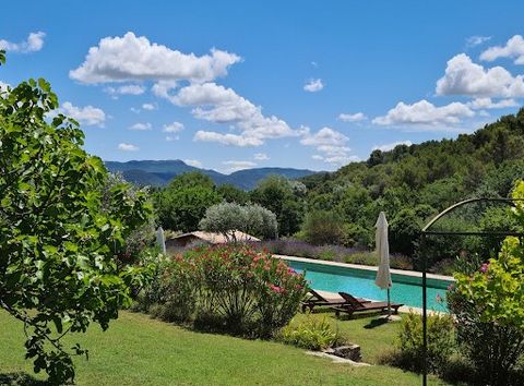 Located on a beautiful landscaped plot of 2600m2, this superb 17th century Mas enjoying a magnificent 180o view in the heart of the particularly calm and privileged Rasteau vineyard. The very elegant Mas of approximately 280m2 all in stone, offers yo...