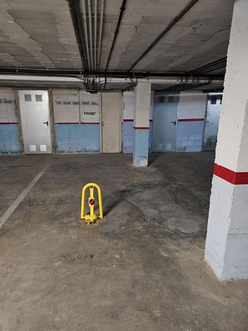 Gran Reserva underground car park This underground parking space is located in the Gran Reserva sector, with entrance directly from the main road. The usable area is 12m2. Entrance is through an automatic gate. Ideal for owners of an apartment in Gra...