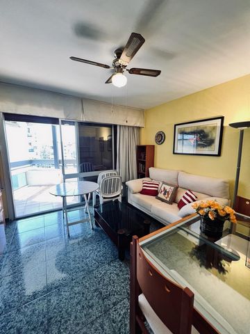 Chcesz cieszyć się najlepszą plażą w Salou?~Prezentujemy ten wspaniały apartament kilka metrów od plaży Llevante w Salou, Costa Dorada.~Apartament z orientacją południowo-zachodnią bardzo słoneczny i cicha społeczność z concierge przez cały rok, gdzi...