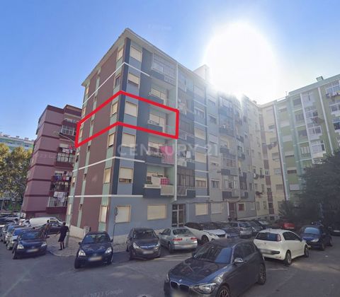 Apartment with 3 rooms, on a 3th floor, in Agualva-Cacem.Inserted in a building with elevator. Property with lots of light, sun, tranquility and ready to move in. Solar orientation: East - West. An area served by transport, schools and services, as w...