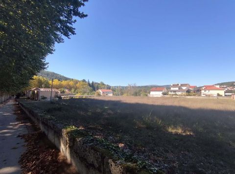 If you are looking for land in a prime area of the town of Vidago to build your dream home, then this land is for you. At a distance of 1.30 hours from the city of Porto, in the north of Portugal in Trás-os-Montes, is the thermal village of Vidago, w...