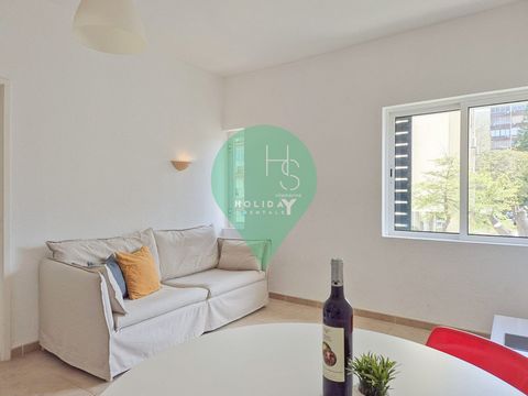 T1 apartment located in a central area of Vilamoura, providing comfort and proximity to various attractions in the region. Situated just a 10-minute walk from the stunning Vilamoura Beach, it facilitates access to the golden sands and crystal-clear w...