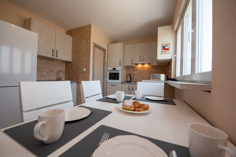 This 1bedroom apartment is perfect for up to 2 people. It is located within a short walking distance of Campus, beach Žnjan and 30min walk to downtown Split. Nearest bakery is 60m South, grocery 70m North, coffee shop, public notary and dentist, just...