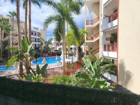 Coqueta Vivienda Vacacional situada en la tranquila zona de Palm Mar. La Vivienda está situada en un complejo con 3 piscinas, una de ellas para niños. El complejo es muy tranquilo, con zona de jardín, a 600 metros del mar, y de playa La Arenita, una ...