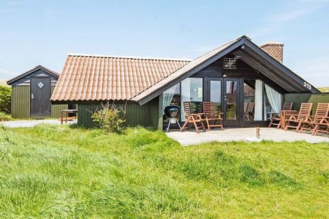 Gut gelegenes Ferienhaus mit Blick zum See Ferring Sø, der nur etwa 150 m entfernt ist. Das Ferienhaus ist u.a. mit einer klimafreundlichen Luft-Luft-Wärmepumpe für energieeffizientes Heizen ausgestattet, die auch die Nebenkosten reduziert. Das zweck...