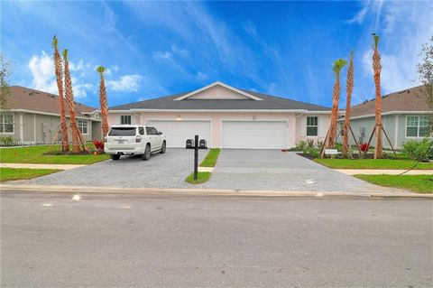 PRICE REDUCED! BRAND NEW VILLA (Right side) nestled in the heart of Loxahatchee. WELLINGTON SCHOOLS ZONED! This elegant twin home, offers a perfect blend of luxury and comfort. Boasting 3 spacious bedrooms and 2 bathrooms. The property is designed wi...