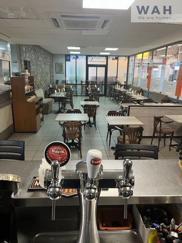 Brasserie Resturant FDJ situé dans Centre Commercial dans ville au porte de la camargue à 15 min de NIMES. Ouvert de 8H à 20 h du lundi au samedi, fermé le dimanche. Grand parking gratuit !!!!! Superficie de 100m2 à l'interieur avec 45 places assises...