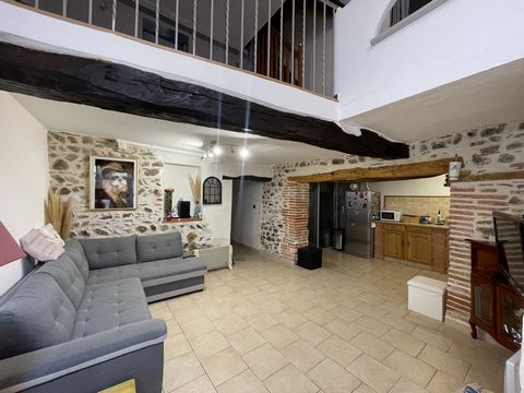 Exclusively in the town of Fourques, a Catalan village only ten minutes from Thuir and Perpignan, dynamic cities, come and discover this charming village house with 140m2 of living space on 3 levels, it will seduce you with its volumes. In a quiet ar...